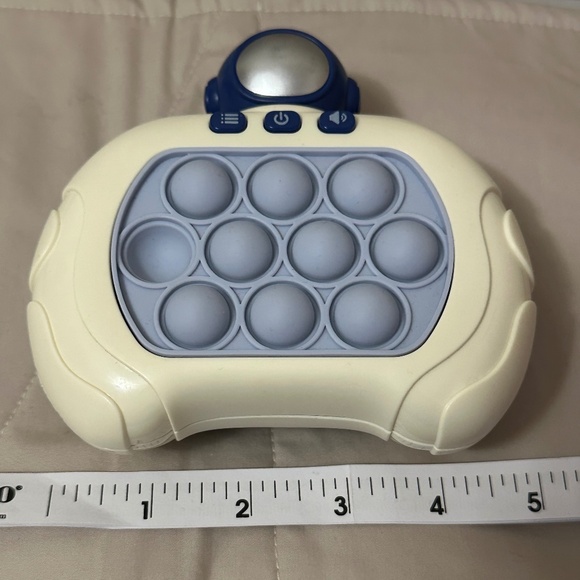 Quick push pop/fidget game. - Picture 9 of 11